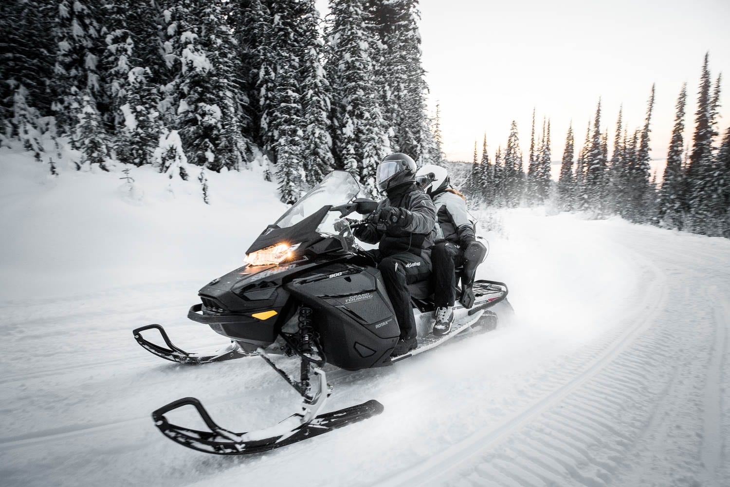 Ski-Doo Grand Touring 2019