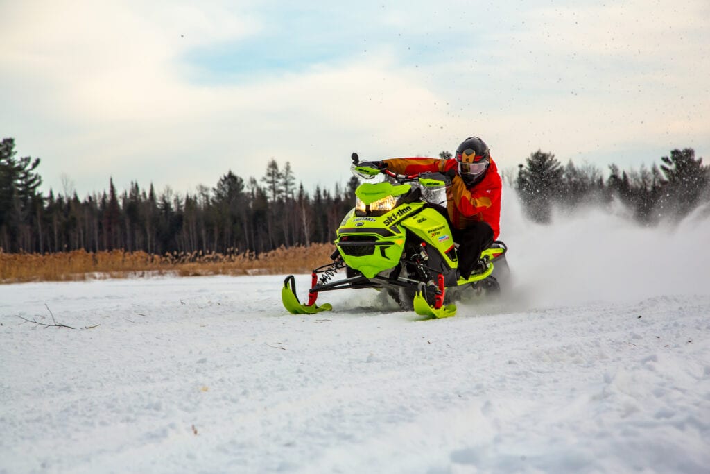 L’équipe de Passion Motoneige donne ses impressions et essai du Ski Doo Renegade X RS 2020.