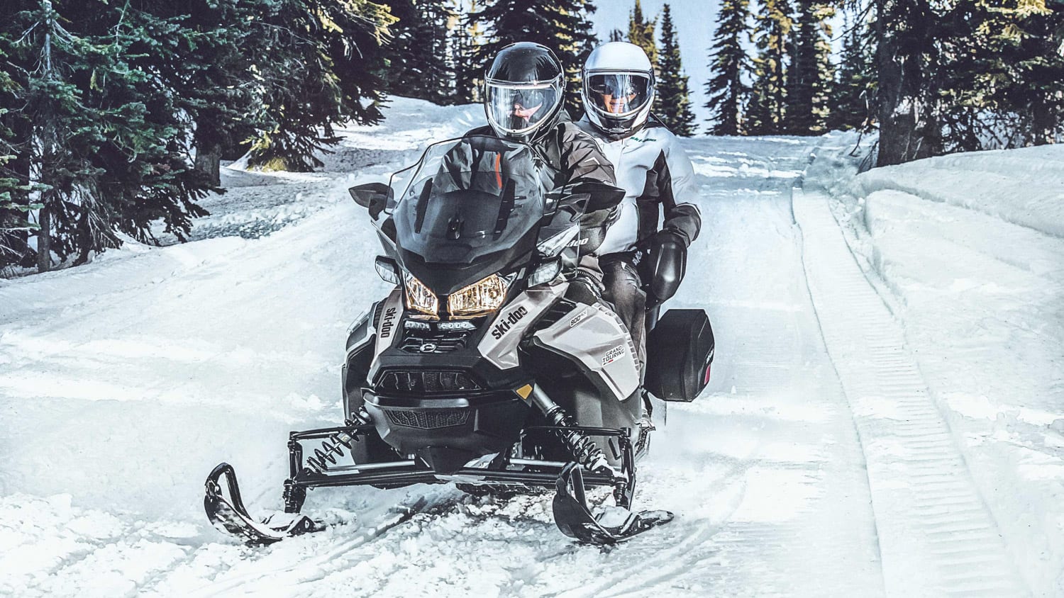 Ski-Doo Grand Touring 2022