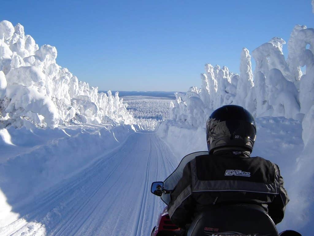 LA GASPÉSIE PAR LES SENTIERS DE MOTONEIGE : DES PAYSAGES INCOMPARABLES !