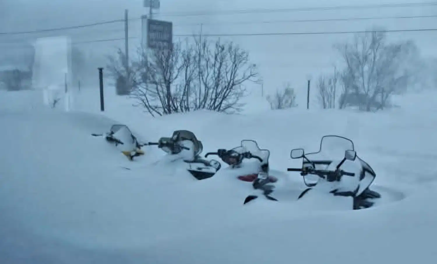 Motoneige en tempête de neige