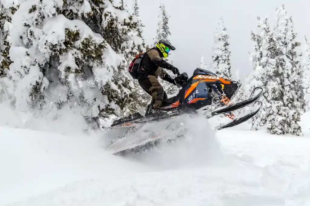 La RMK KHAOS est parfaite pour sauter par-dessus tous les obstacles qu’on rencontre.
