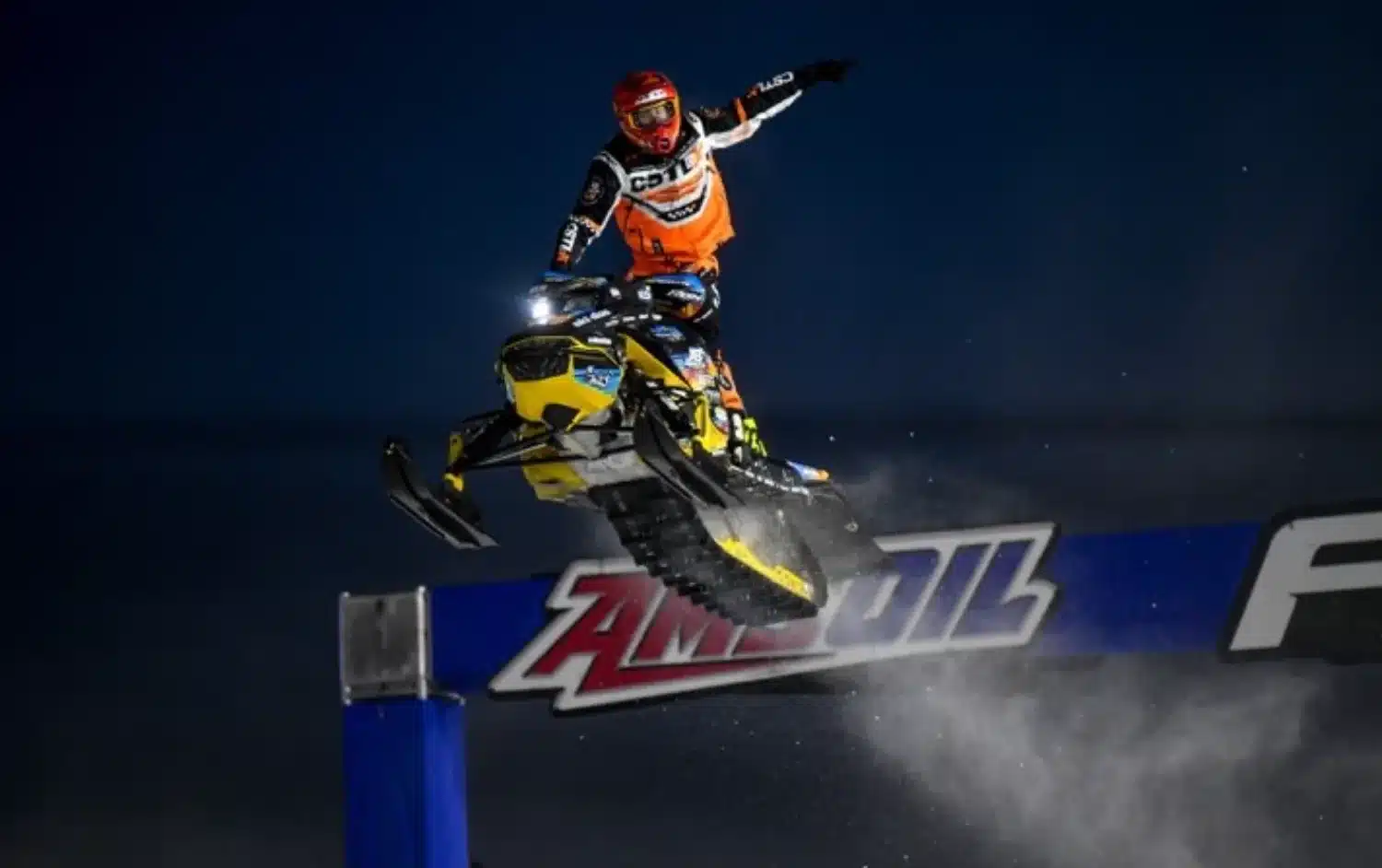 Justin Blazevic a gagné et est monté sur le podium.