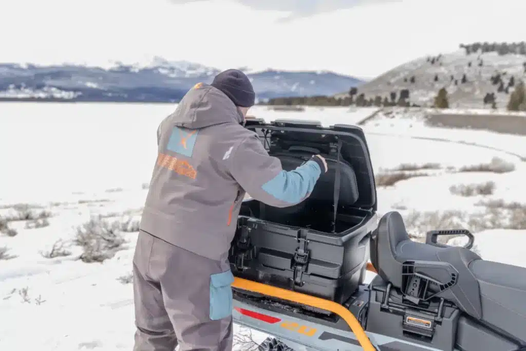 Boite de rangement arrière de série