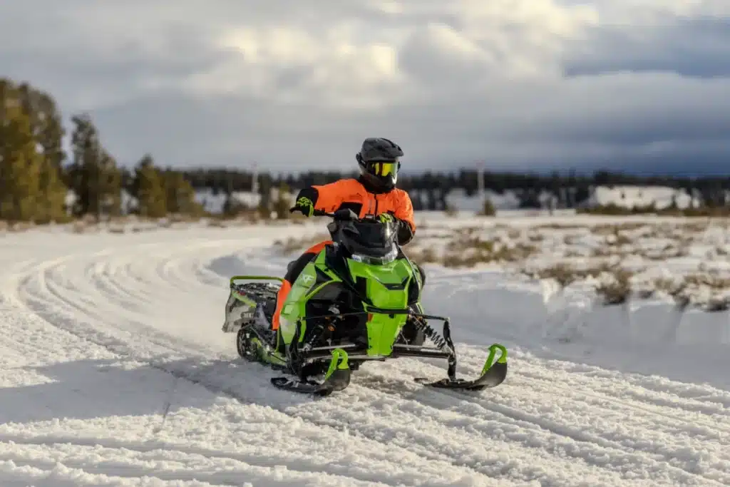 La XF 858 se cramponne solidement aux sentiers malgré son ADN de crossover