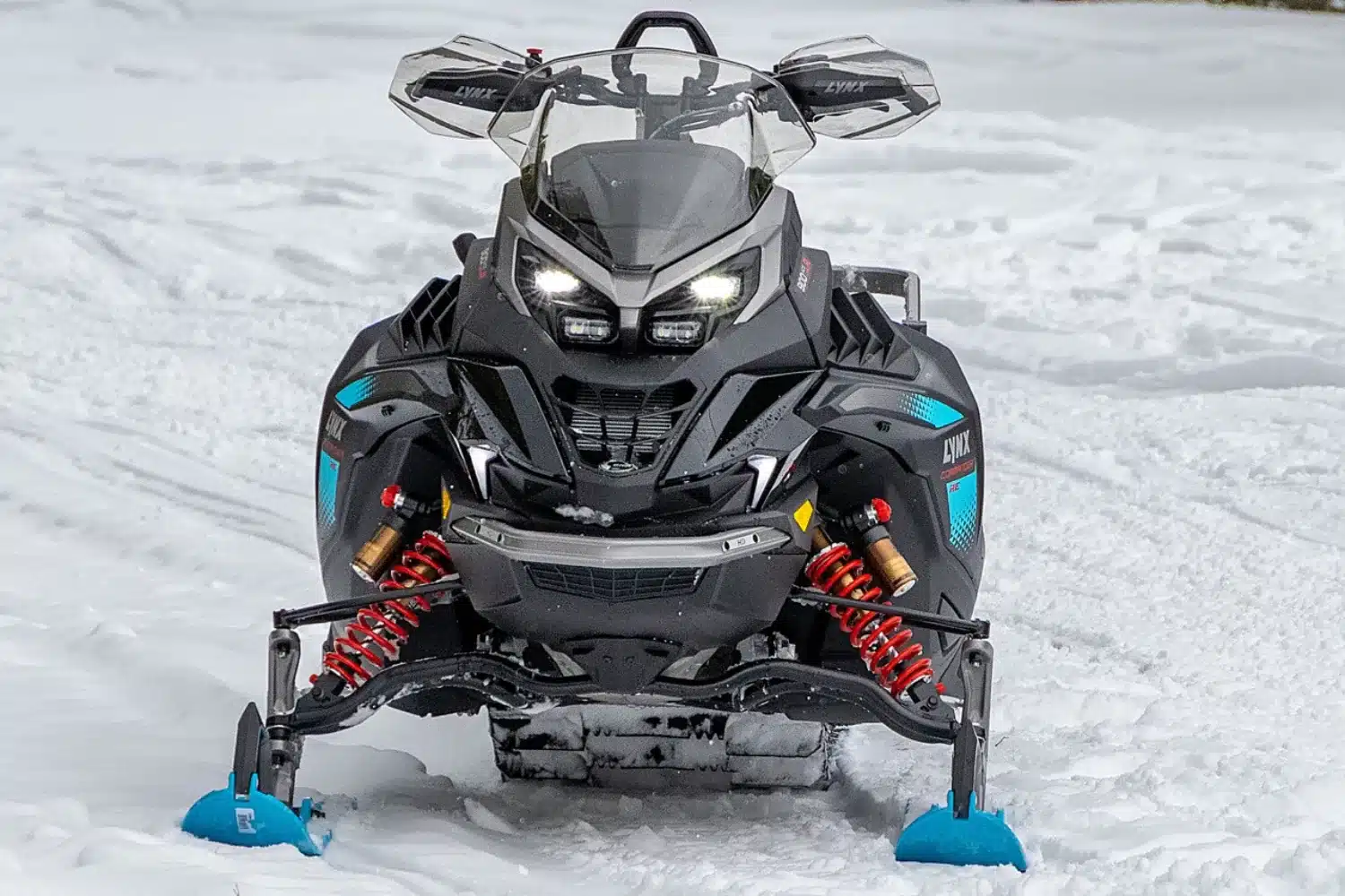 Suspensions performantes avec amortisseurs KYB et revêtement Kashima.