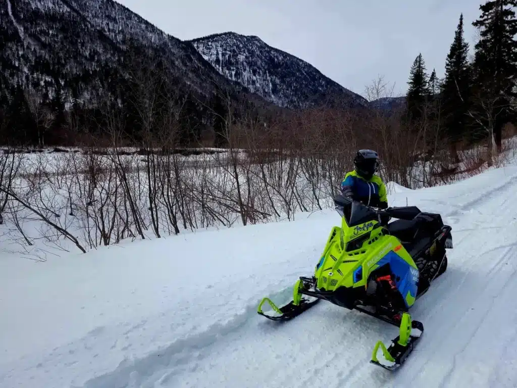 JoAnn et sa motoneige