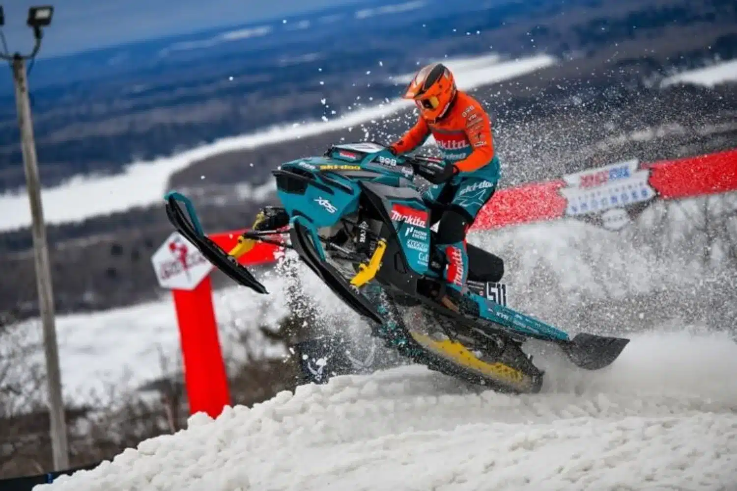Jordan Lebel, coureur professionnel Ski-Doo, a remporté la victoire samedi avec brio lors du Snocross National de Duluth.
