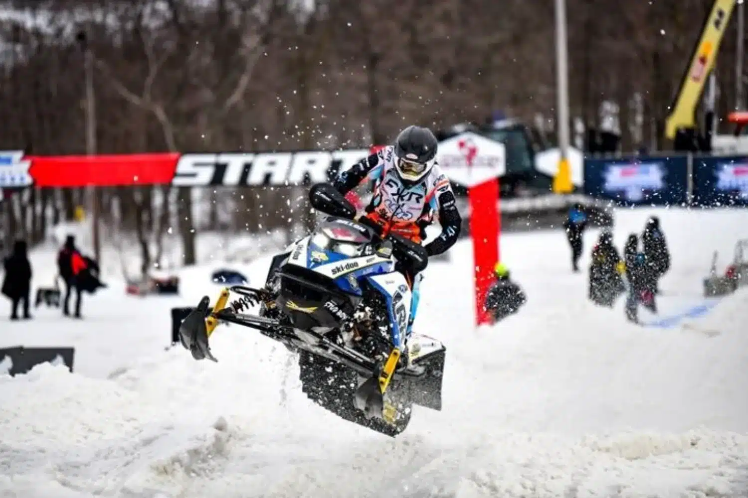 Victoria Dillion, coureuse professionnelle Ski-Doo, a remporté les deux victoires chez les femmes Pro AM lors du ISOC National à Duluth.