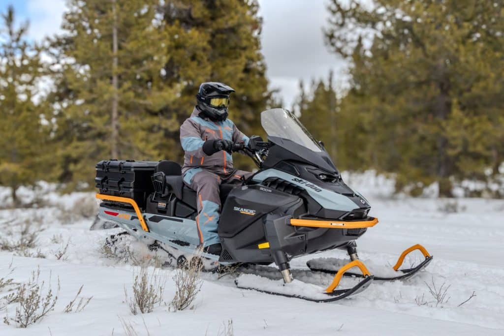 Le Ski-Doo Skandic propose une motoneige solide pour accomplir toutes les tâches.