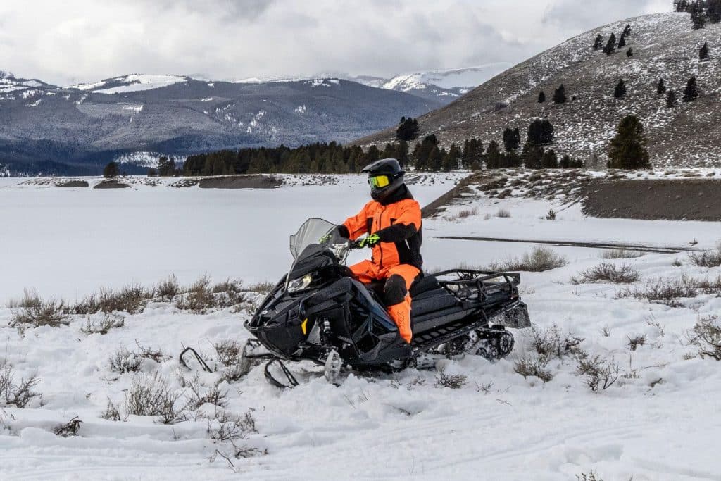 Le Polaris TITAN dans son environnement de prédilection, à la découverte de territoires vierges.